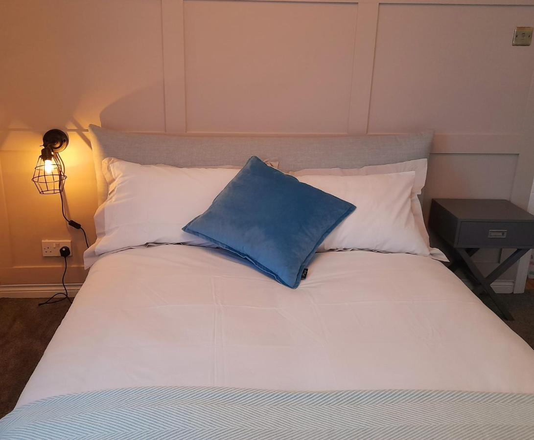 Stunning 3 Bed Seafront Mansion Building Sleeps 6 Adults Or 8 With Kids Appartement Portrush Buitenkant foto