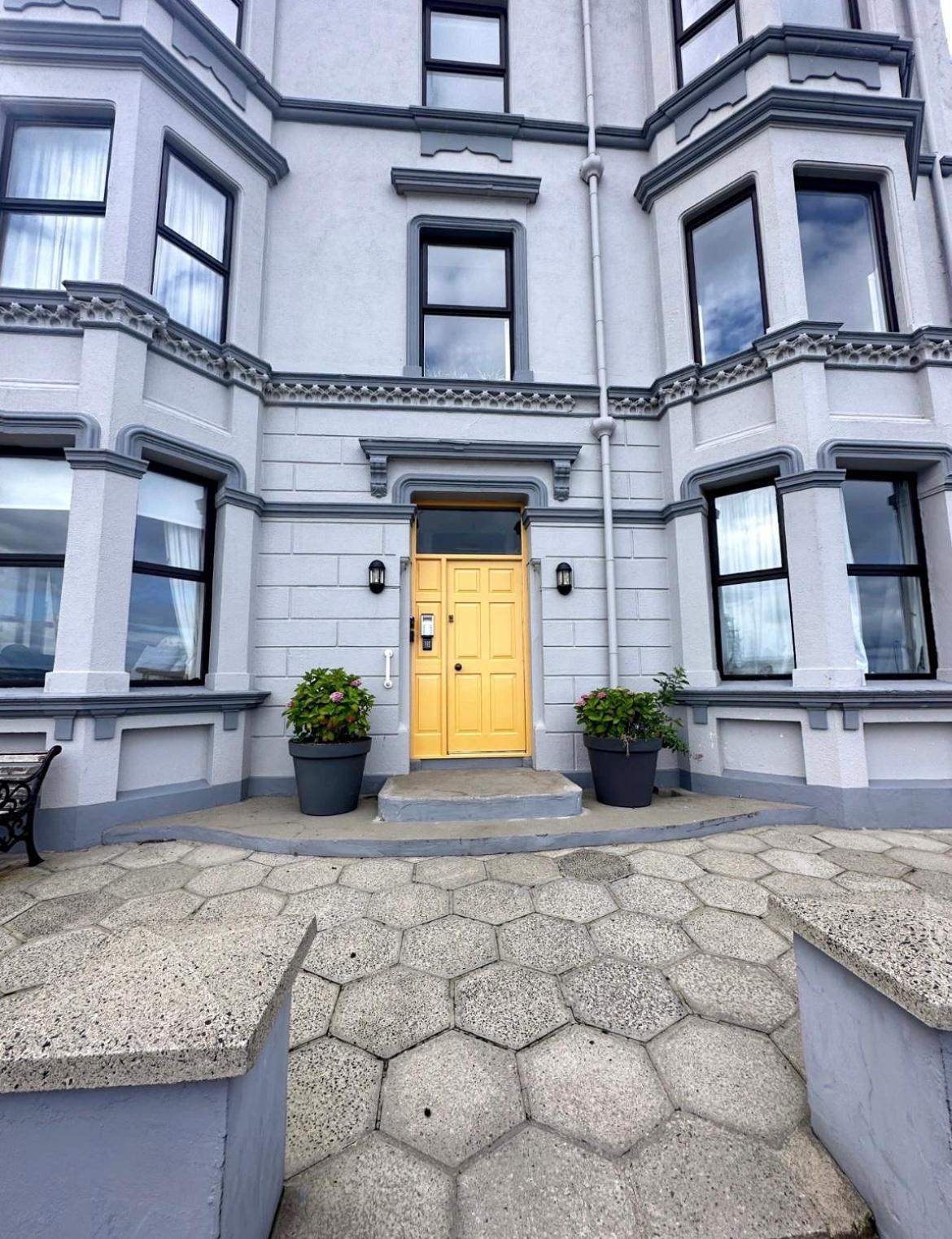 Stunning 3 Bed Seafront Mansion Building Sleeps 6 Adults Or 8 With Kids Appartement Portrush Buitenkant foto